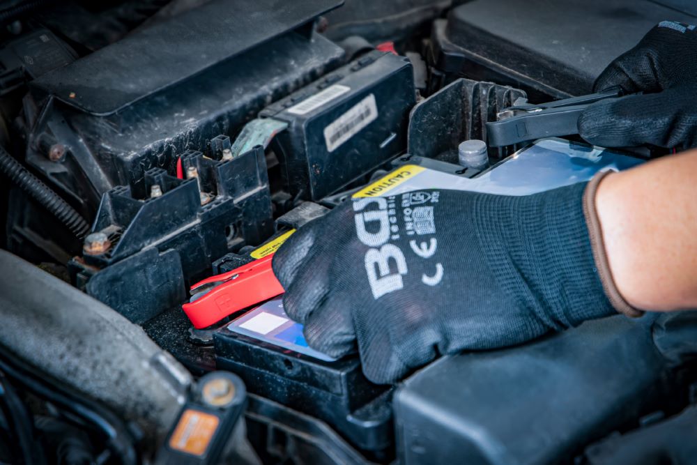 Produktbild Digitales Batterie-Ladegerät 6/12 V | 4 A bild 2