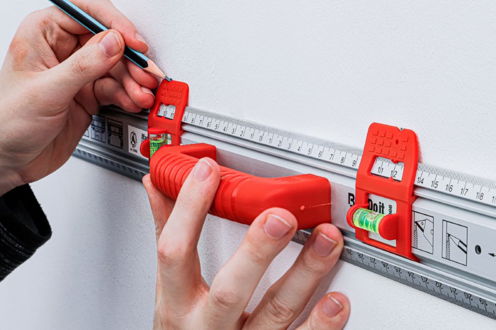 Produktbild BGS Diy Schneid- und Markierlineal mit Griff und Wasserwaage 750 mm bild 2