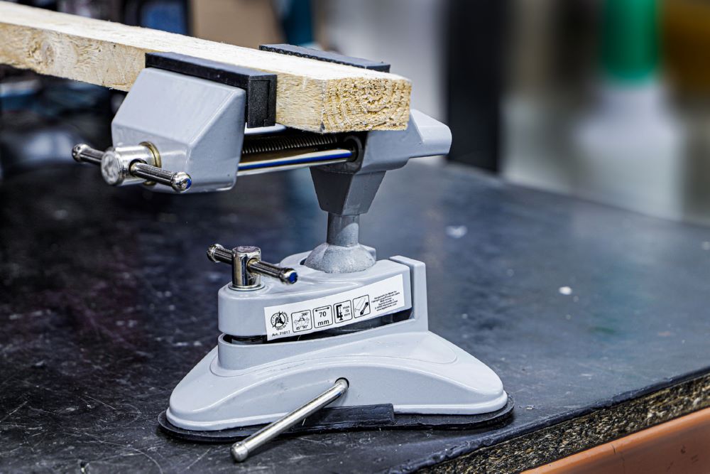 Produktbild BGS Diy Tisch Schraubstock schwenkbar Backen 70 mm mit Vakuum-Saugfuß bild 3