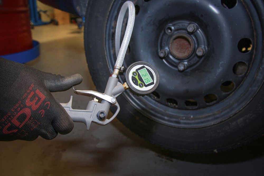 Produktbild BGS Druckluft Reifenfüllpistole digital 0 - 8 bar bild 4