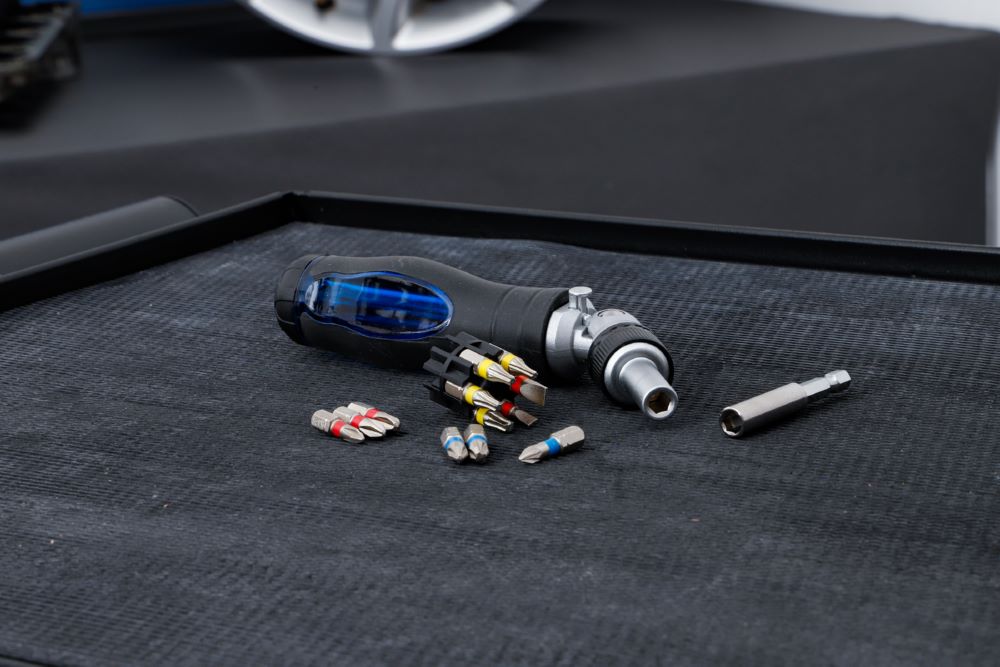 Produktbild BGS Schraubendreher Bit-Satz mit Ratschen-Drehgriff umschaltbar 14 teilig bild 7