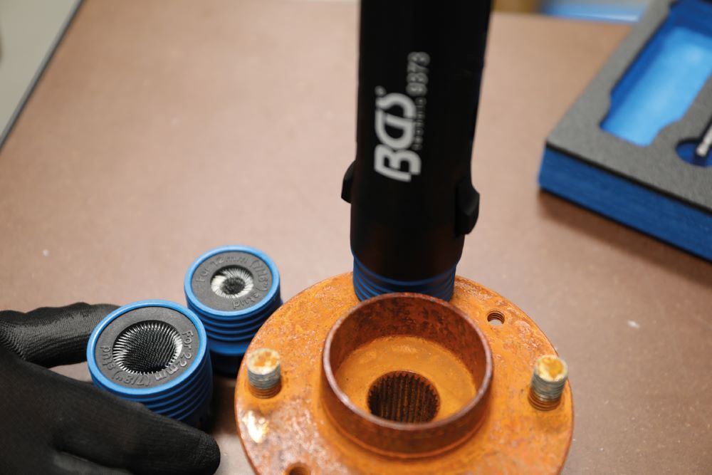 Produktbild Werkstattwageneinlage 1/6 Reinigungsbürsten Satz für Steh und Radbolzen bild 4