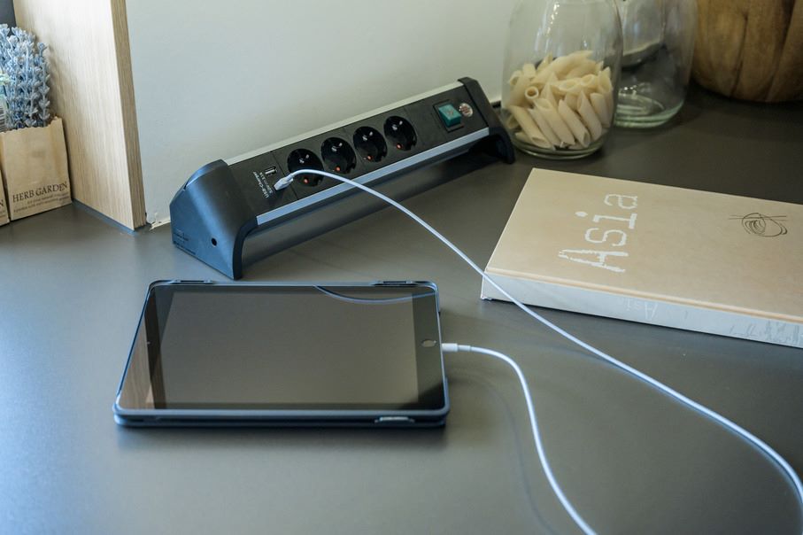 Produktbild Brennenstuhl Alu-Office-Line Steckdosenleiste 4-fach Mehrfachsteckdose mit USB 1,8 m Kabel bild 4