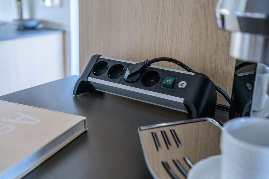 Produktbild Brennenstuhl Alu-Office-Line Steckdosenleiste 4-fachaus mit Schalter 1,8 m Kabel bild 5