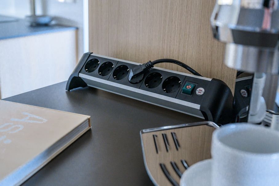 Produktbild Brennenstuhl Alu-Office-Line Steckdosenleiste 6-fach Steckerleiste aus Aluminium 3 m Kabel bild 5