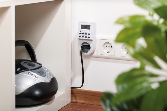 Produktbild Brennenstuhl BAT Digitale Wochenzeitschaltuhr DZ 20 digitale Timer Steckdose bild 3