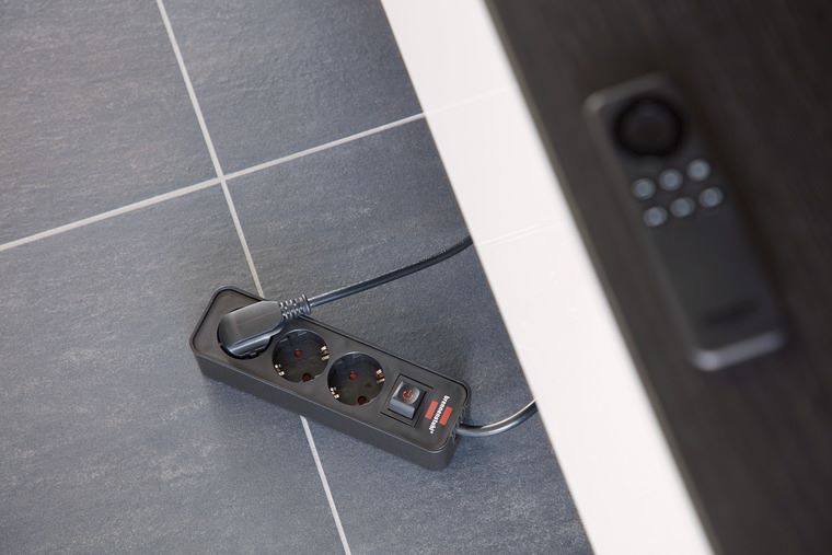 Produktbild Brennenstuhl Ecolor Steckdosenleiste 3 fach Steckerleiste mit Schalter und 1,5m Kabel bild 2