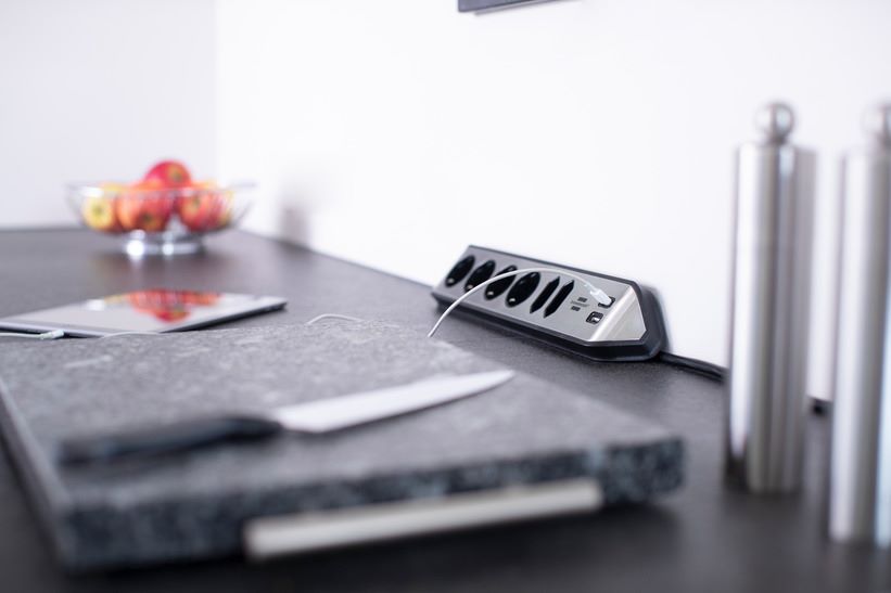 Produktbild Brennenstuhl Ecksteckdosenleiste 6-fach Tischsteckdose mit Edelstahloberfläche silber/schwarz bild 12