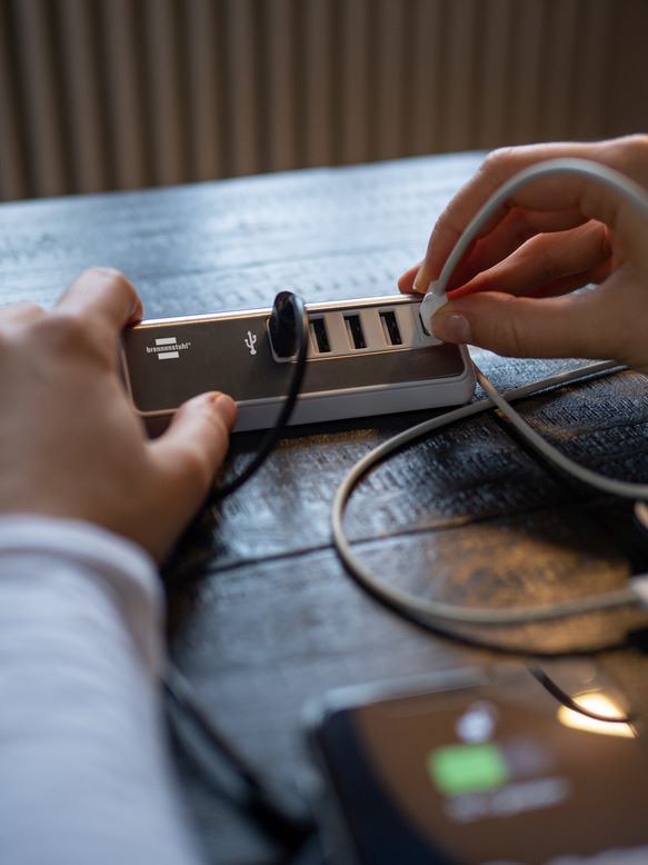 Produktbild Brennenstuhl estilo USB Ladegerät Schnellladefunktion Mehrfach 4x USB-A Ladebuchsen bild 11