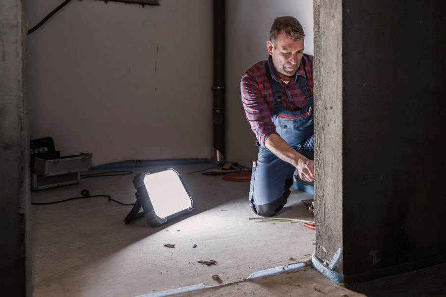 Produktbild Brennenstuhl LED Baustrahler DINORA 8060 mit Steckdose 66,9 Watt bild 15