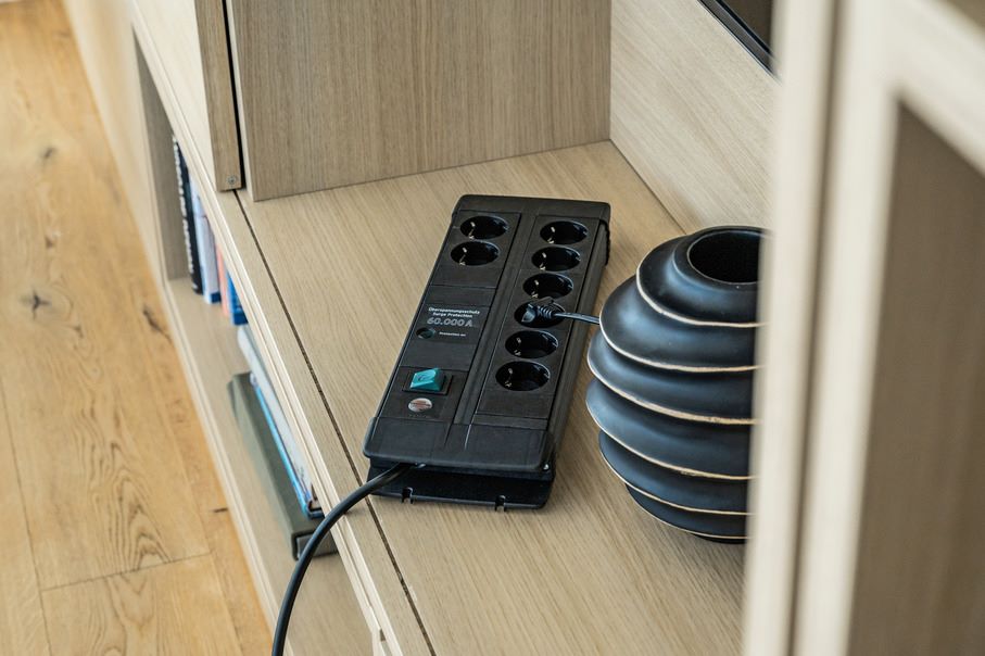 Produktbild Brennenstuhl Premium-Line Steckdosenleiste 8-fach Überspannungsschutz mit Schalter 3 m Kabel bild 6
