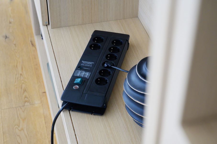 Produktbild Brennenstuhl Premium-Line Steckdosenleiste 8-fach mit Überspannungsschutz 3 m Kabel schwarz bild 5