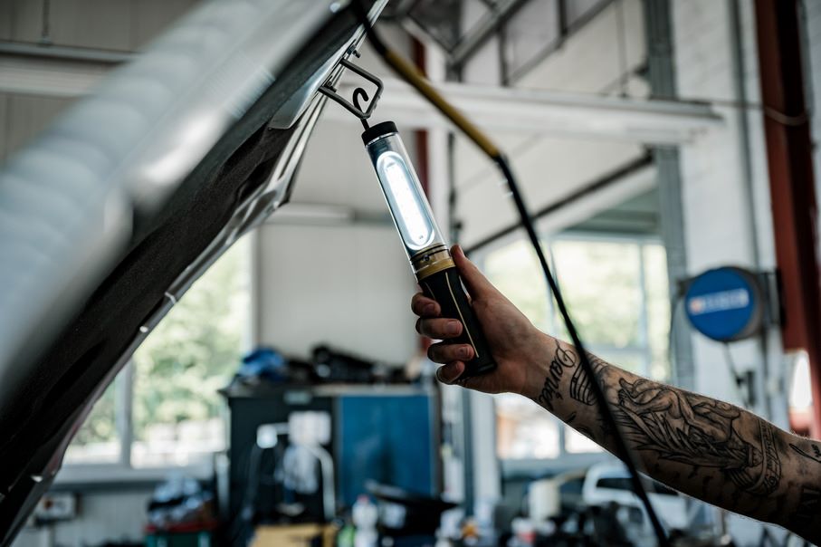 Produktbild Brennenstuhl LED Akku Werkstattleuchte Stableuchte 12 SMD LED mit Schalter IP54 gelb bild 10