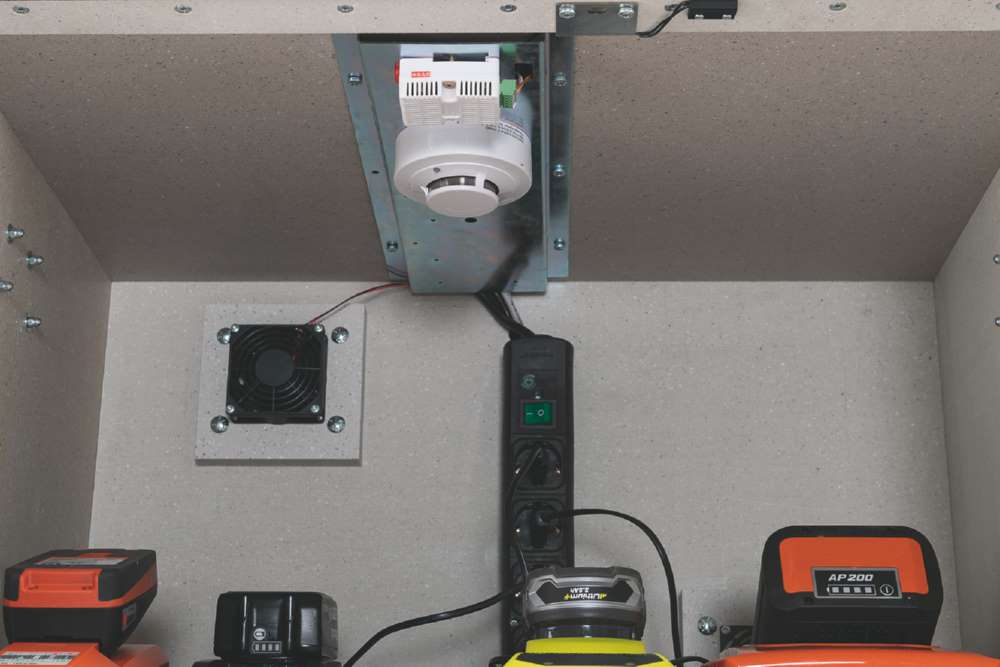 Produktbild CEMO Akku LI Ladeschrank Lagerschrank Premium Plus bild 3