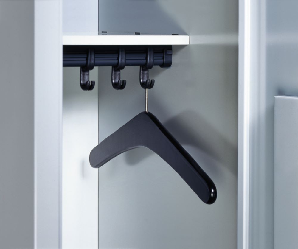 Produktbild C+P Garderobe Serie 8070 inklusive Kleiderbügel viridingrün 740 x 480 x 1950 mm bild 3