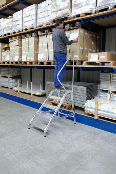 Produktbild Günzburger Aluminium Montagetritt starr mit Handlauf 4 Stufen