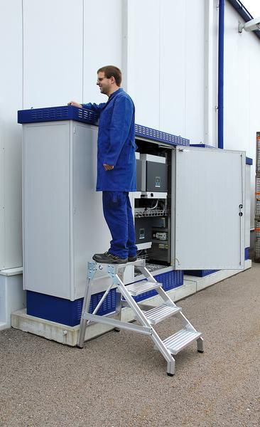 Produktbild Günzburger Aluminium Montagetritt mit 5 Stufen