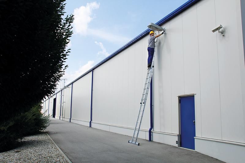 Produktbild Günzburger Aluminium Schiebeleiter mit Standard Traverse mit 2 x 9 Sprossen