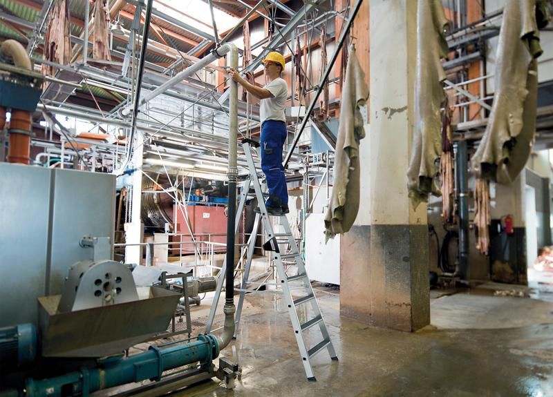 Produktbild Günzburger Aluminium Stehleiter einseitig begehbar mit clip-step R13 mit 9 Stufen