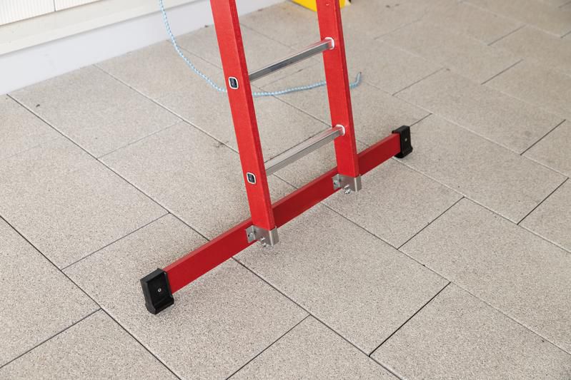 Produktbild Günzburger Kunststoff Seilzugleiter mit Standtraverse 2 x 8 Sprossen bild 2