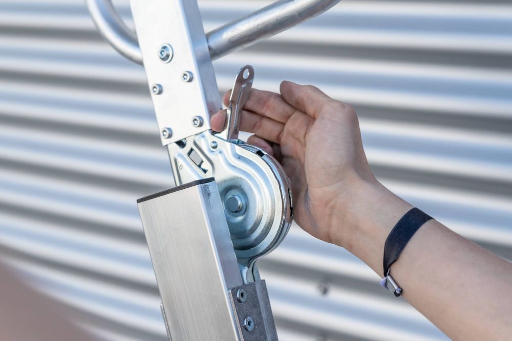 Produktbild Günzburger Plattformleiter steckbar mit klappbaren Griffen Aluminium bild 8