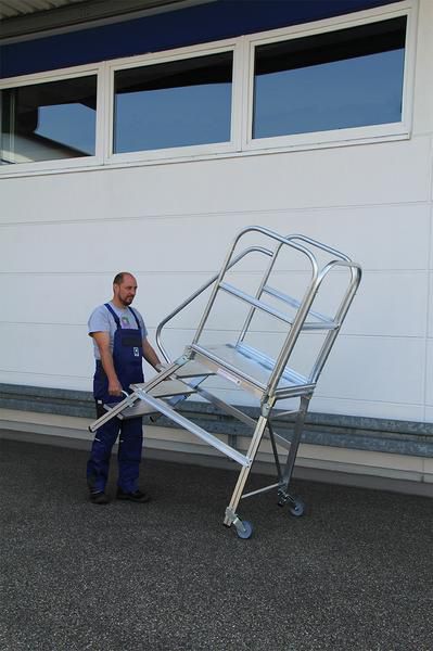 Produktbild Günzburger Podestleiter mit Rollen und Griff 4 Stufen Alu geriffelt