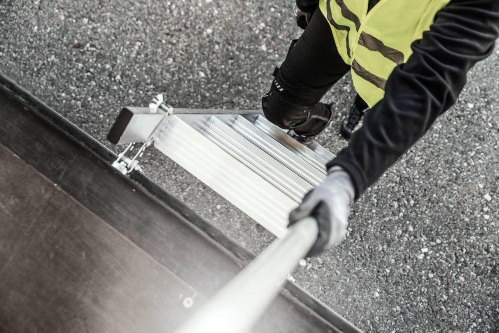 Produktbild Günzburger Stufen Anlegeleiter LKW 5 Stufen Magnet Montagesatz und Ausstiegsholm l bild 4