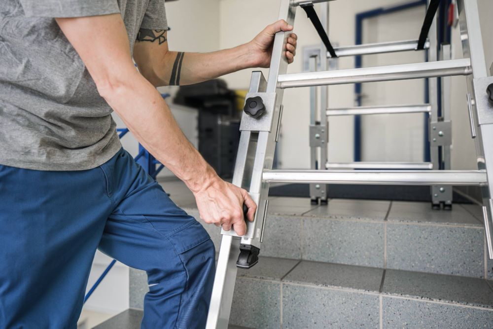 Produktbild Günzburger Stufen Stehleiter Aluminium treppengängig 2 x 6 Stufen bild 4