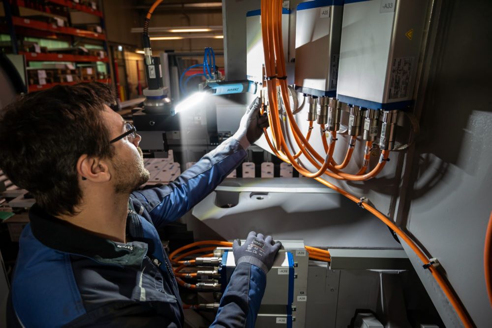 Produktbild LED Slim-Light · wireless charging 1979W-92 · L x B x H: 367 mm x 62 mm x  bild 2