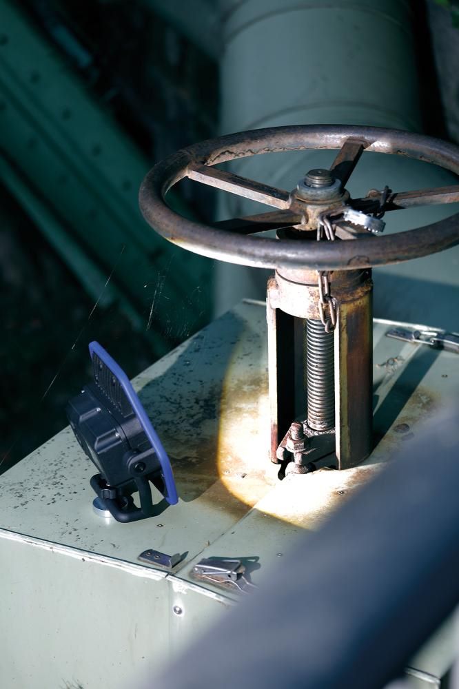 Produktbild FORUM Akku Arbeitsleuchte LED 50 Watt 1100-4300 Lumen mit Powerbank bild 6