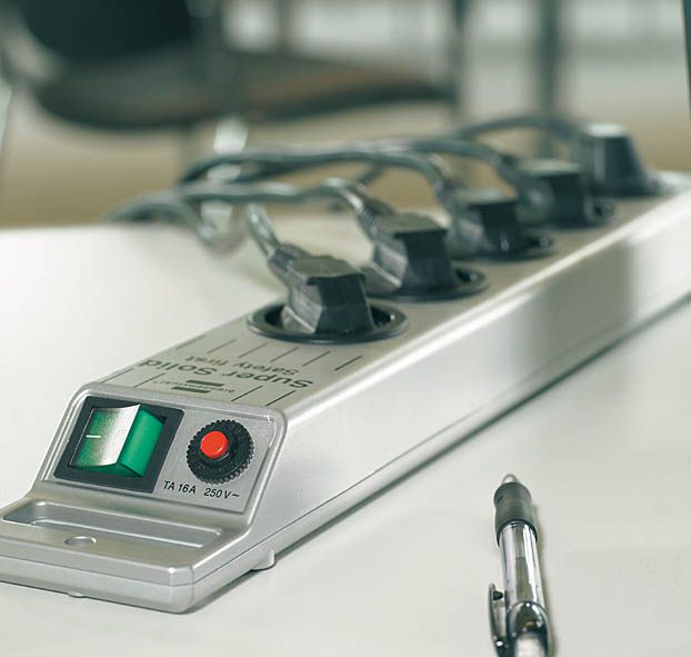 Produktbild Brennenstuhl 8 fache Steckdosenleiste 2,5 m lang mit Überspannungsschutz 13.500A bild 3