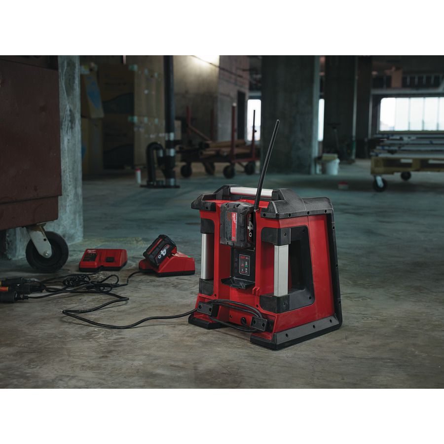 Produktbild Milwaukee Netz-/Akku Radio mit Ladefunktion M18 RC/0 bild 9