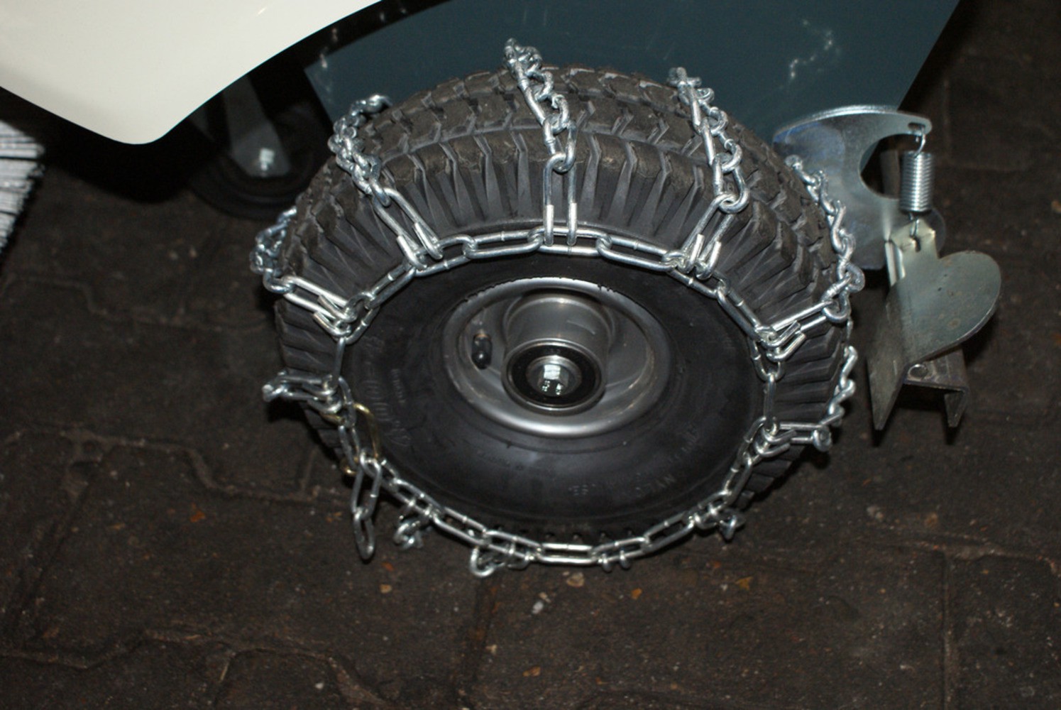 Produktbild Remarc Schneekettensatz HVR für Kehrmaschinen