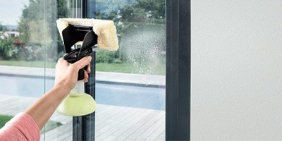 Kärcher Fenstersauger Scheibe einsprühen