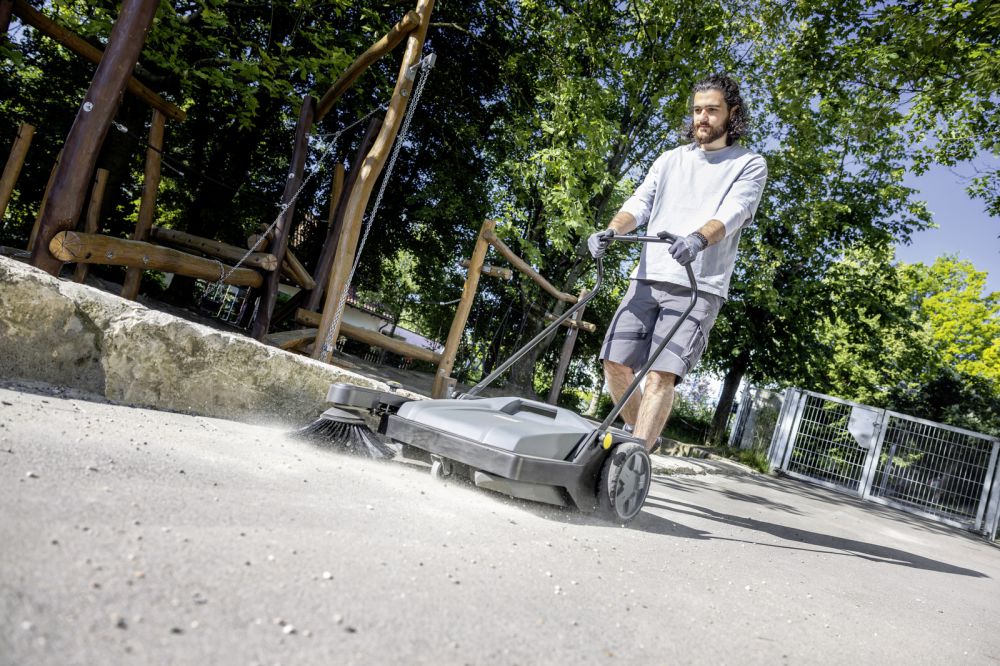 Produktbild Kärcher Kehrmaschine KM 70/15 C Classic - Reinigung bild 3