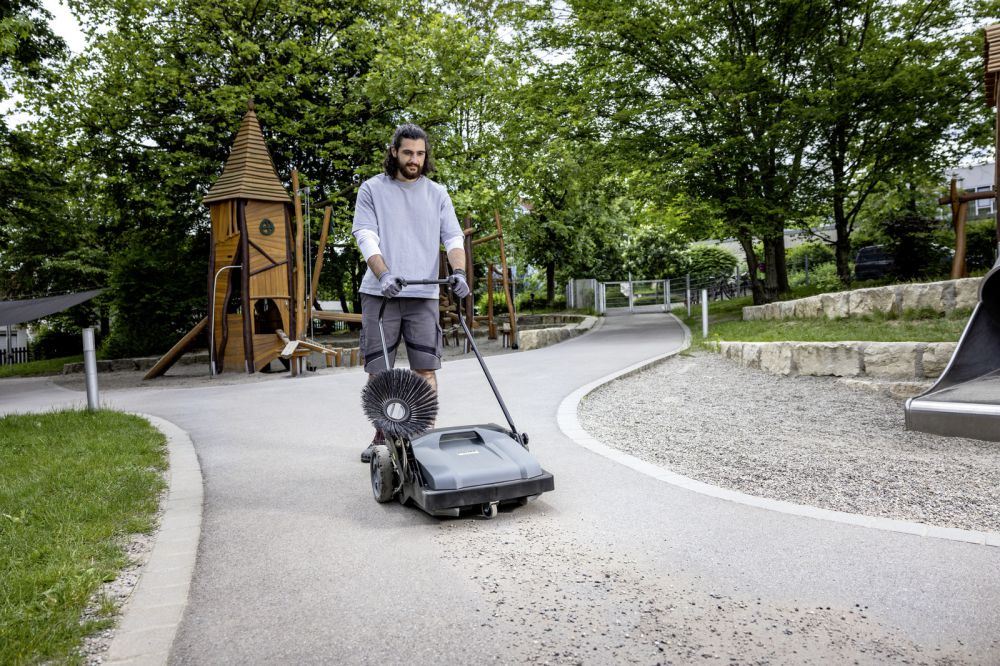 Produktbild Kärcher Kehrmaschine KM 70/15 C Classic - Frontansicht bild 4