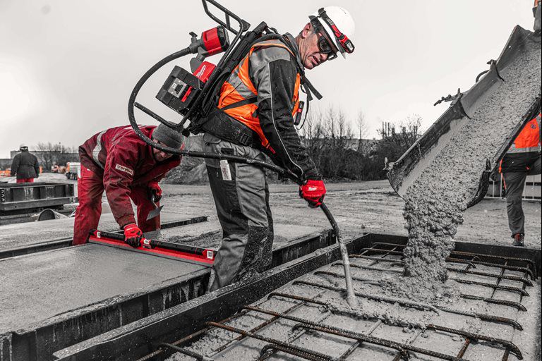 Produktbild Milwaukee MX FUEL Rucksack Betonverdichter MXFCVBP-602- Beispiel bild 3