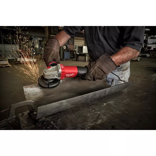 Produktbild Milwaukee Winkelschleifer AGV13-125XSPDEB 1250 Watt - Anwendung bild 10