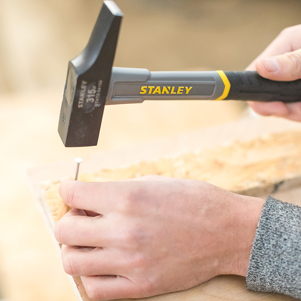 Produktbild Stanley Schreinerhammer Fiberglas 315g - Anwendung bild 3
