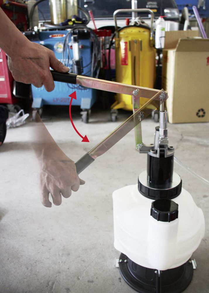 Produktbild KRAFTWERK Öl Einfüllgerät 7.5 l Set mit 8 Adaptern bild 7