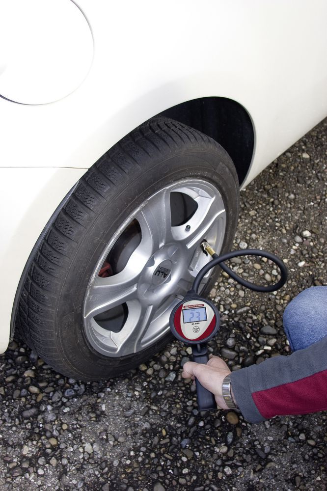 Produktbild KRAFTWERK Reifenfüller mit Digital-Anzeige bild 4