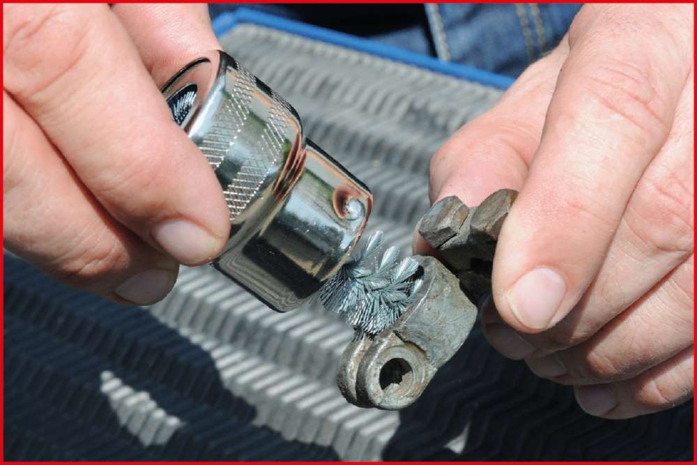 Produktbild KS Tools Batteriepol und Klemmen Reinigungsbürste 120 mm bild 2