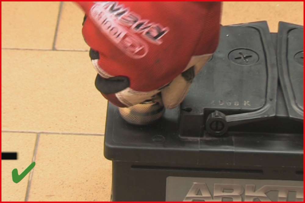 Produktbild KS Tools Batteriepol und Klemmen Reinigungsbürste 120 mm bild 6