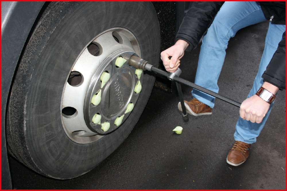 Produktbild KS Tools Radkreuzschlüssel mit Gleitgelenk für NKW 3/4 Zoll x 24 x 27 x 32 mm bild 3