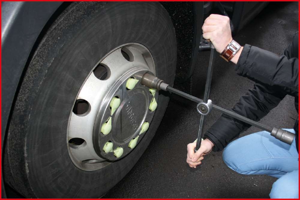 Produktbild KS Tools Radkreuzschlüssel mit Gleitgelenk für NKW 3/4 Zoll x 24 x 27 x 32 mm bild 4