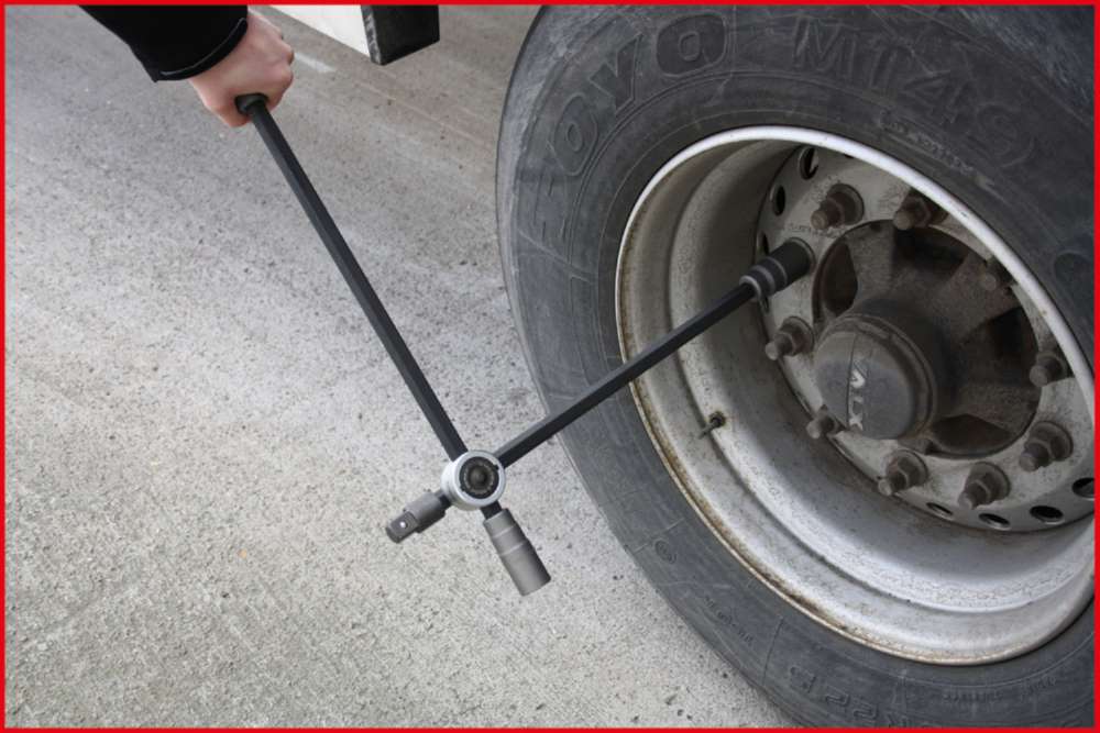 Produktbild KS Tools Radkreuzschlüssel mit Gleitgelenk für NKW 3/4 Zoll x 24 x 27 x 32 mm bild 6