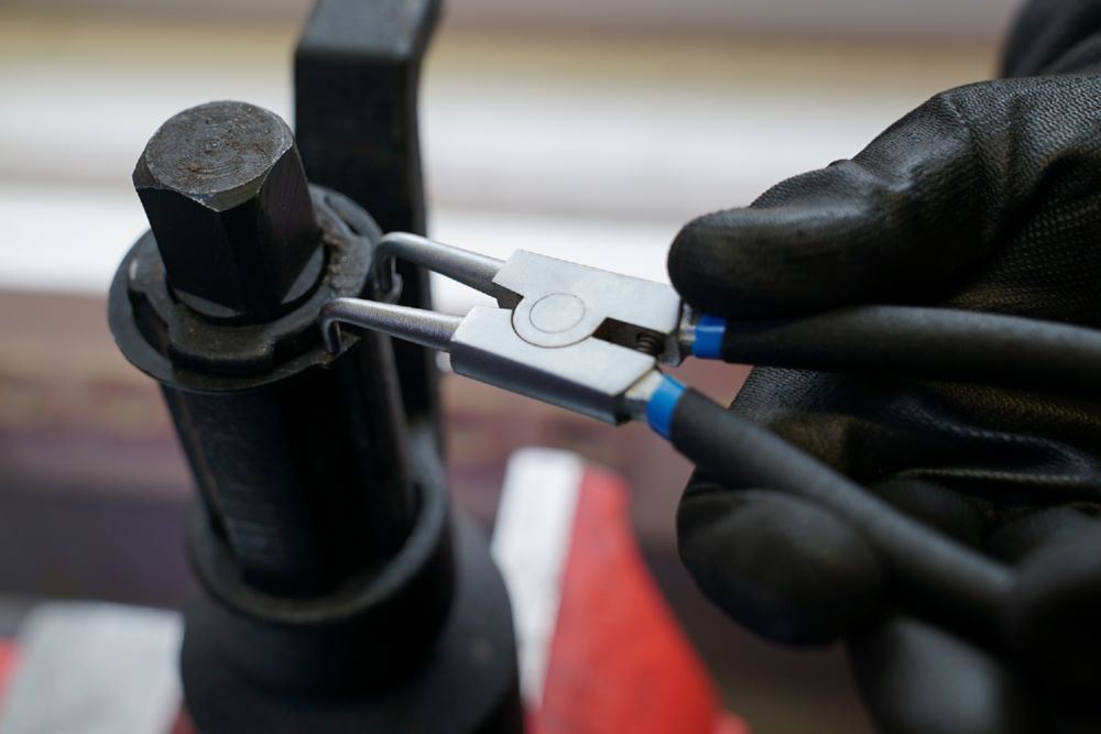 Produktbild Brilliant Tools Seegeringzange für Außensicherungsringe abgewinkelt 175 mm bild 5