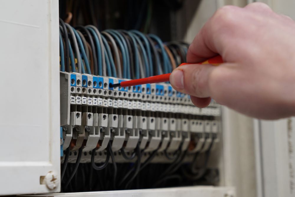 Produktbild Brilliant Tools Schraubendreher VDE Schlitz 6,5 x 150 mm bild 2