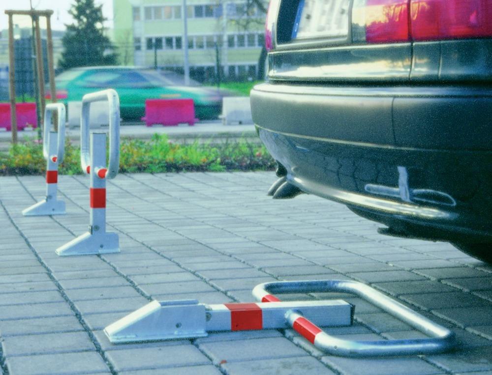 Produktbild Moravia Parkbügel zum Einbetonieren feuerverzinkt reflektierende Rotringe