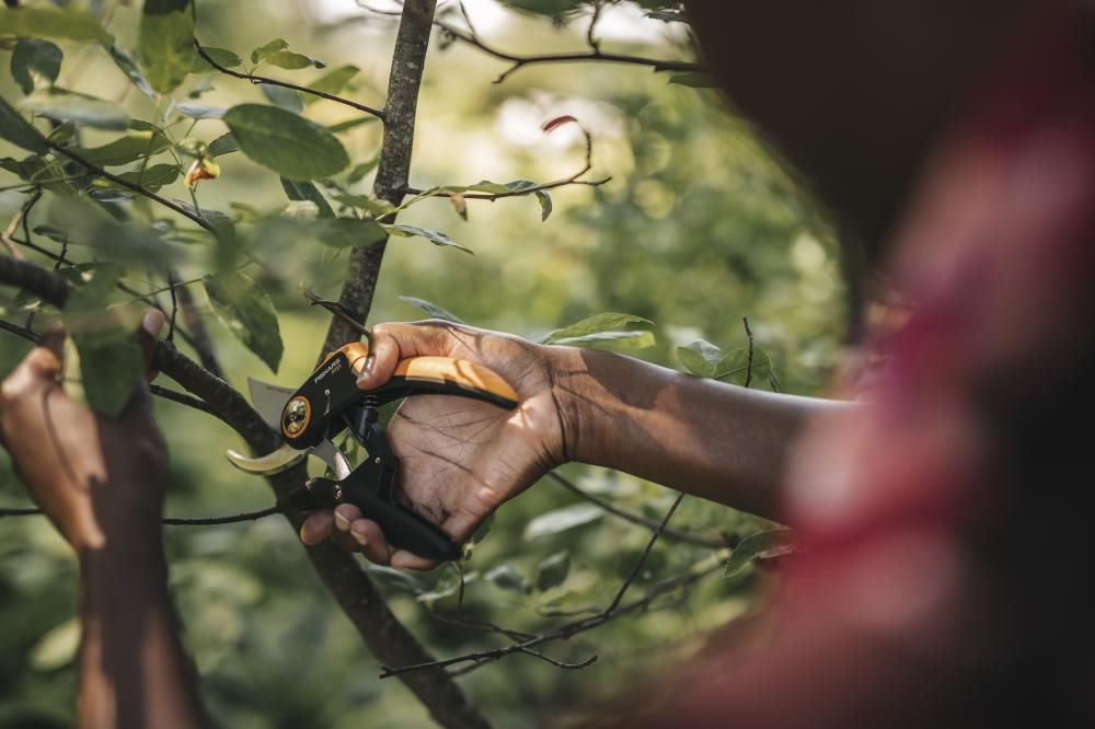 Produktbild Fiskars Bypass Gartenschere P721 Plus PowerLever bild 2